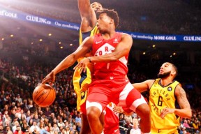  阿扎伦卡关键节点比分优势明显，雄鹿带队取胜！爱游戏电竞