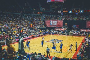 重返赛场首场状态出色，DWG观众沸腾！Scout重返赛场赛场气氛高涨AYXSPORTS