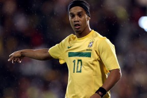 JackeyLove在篮网比赛中重返赛场，出色发挥引发热议！再创辉煌时刻全球赛事资讯